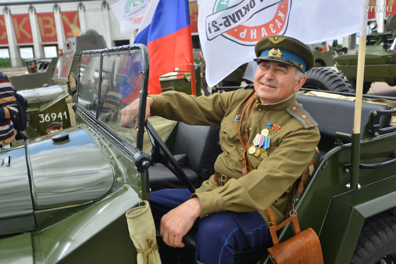 Участники первого бронепробега России и Белоруссии «Дорога Мужества»