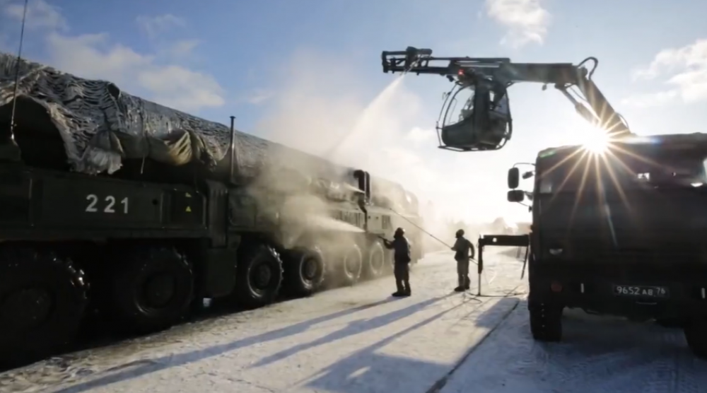 Военнослужащие РХБЗ испытали новейшую технику при обработке ракетного комплекса «Ярс»
