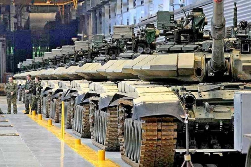 Более 2,3 тыс. единиц военной техники поставлены в войска в этом году