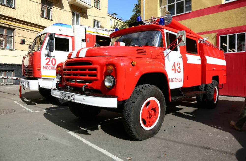 Автопробег раритетных пожарных автомобилей прошел в Москве